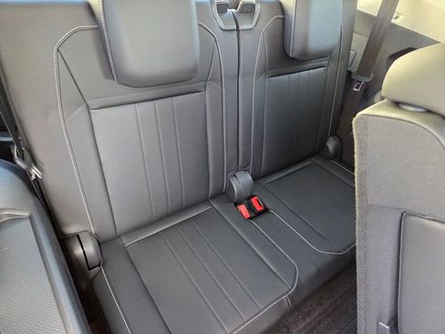 Certified 2023 Volkswagen Tiguan SE image 15