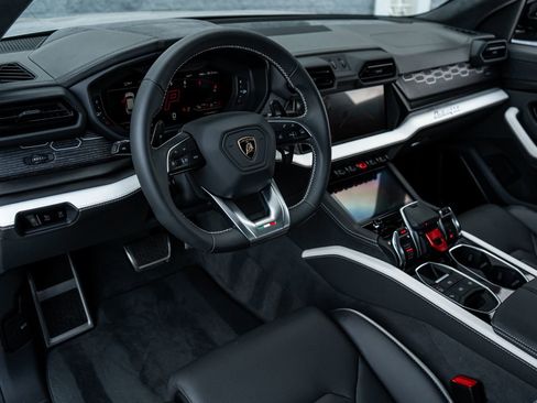 Used 2025 Lamborghini Urus SE image 31