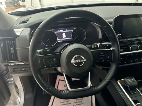 Used 2023 Nissan Pathfinder SV AWD/4WD image 18