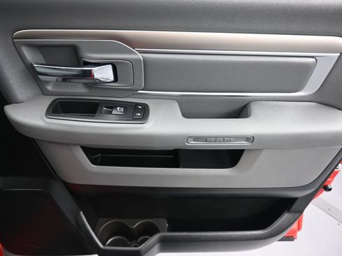 Used 2018 RAM 1500 Classic SLT AWD/4WD image 39