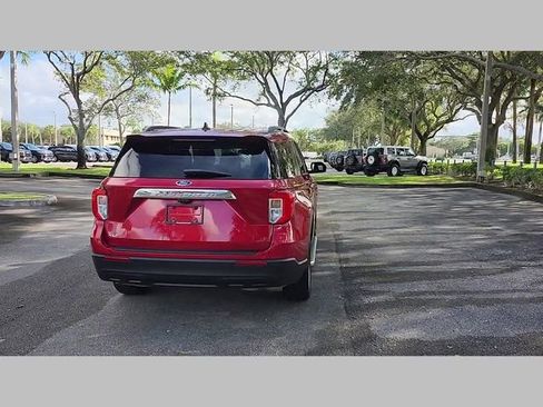 Used 2021 Ford Explorer XLT image 39