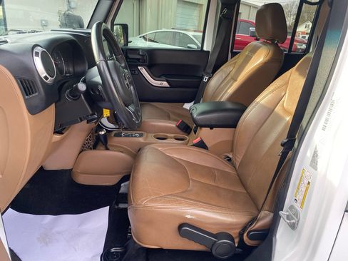 Used 2016 Jeep Wrangler Unlimited Sahara w/ Max Tow Package image 11