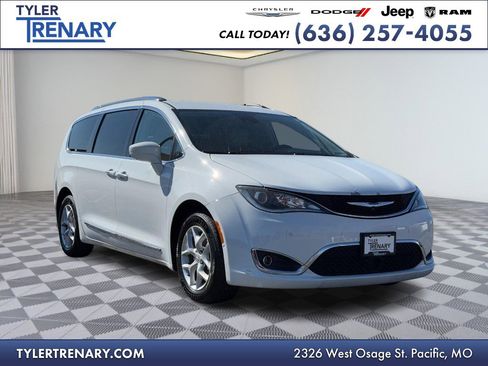 Used 2017 Chrysler Pacifica Touring-L Plus w/ Advanced Safetytec Group image 1