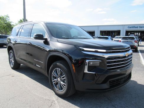 New 2026 Chevrolet Traverse LT w/ Driver Confidence Package FWD image 3