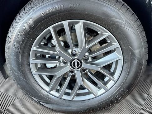 Used 2024 Nissan Rogue S FWD image 29