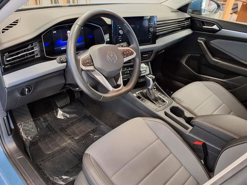 Used 2025 Volkswagen Jetta SE image 17