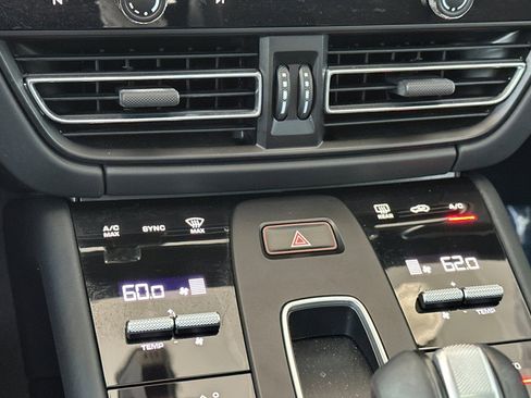 Certified 2023 Porsche Macan AWD/4WD image 21
