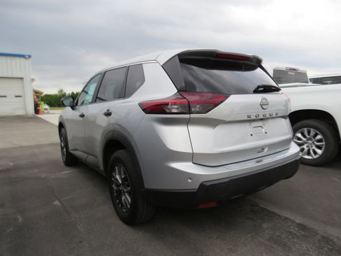 Used 2024 Nissan Rogue S FWD image 5