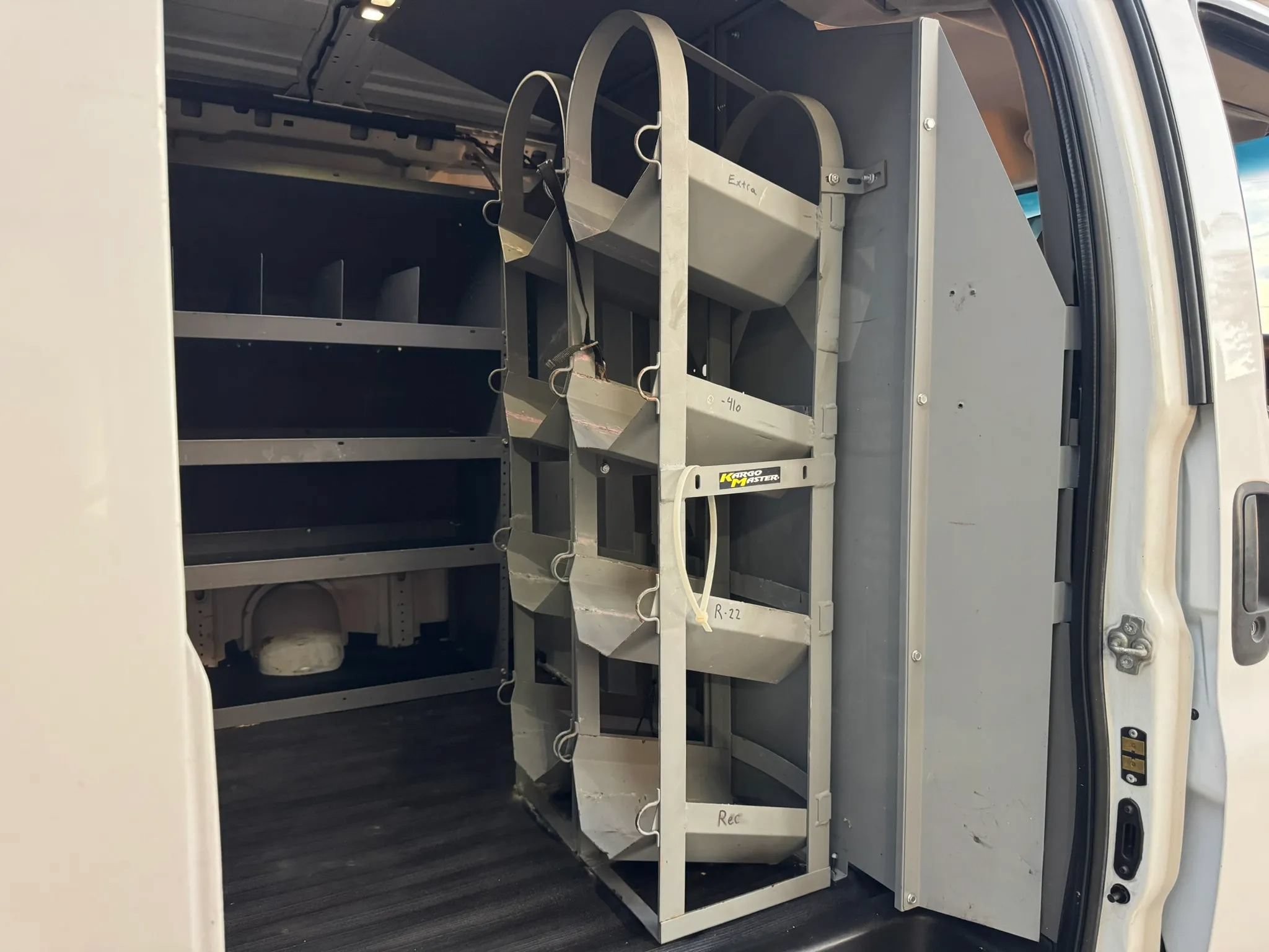 Used 2018 Chevrolet Express 2500 w/ Driver Convenience Package RWD image 26