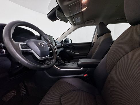 Used 2023 Toyota Highlander L image 21