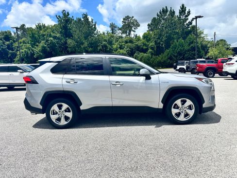 Used 2020 Toyota RAV4 Limited image 4