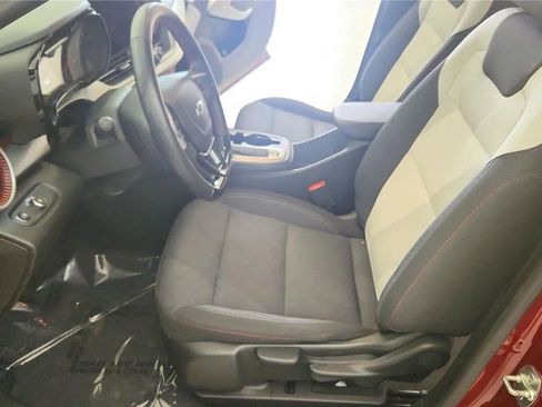 Used 2025 Chevrolet Trax RS w/ Driver Confidence Package FWD image 22