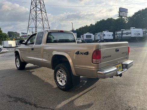 Used 2004 Dodge Dakota SLT w/ Deluxe Convenience Group AWD/4WD image 4