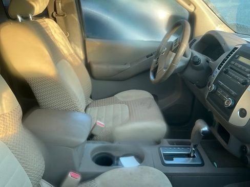 Used 2011 Nissan Frontier SV w/ SV Premium Utility Pkg RWD image 3