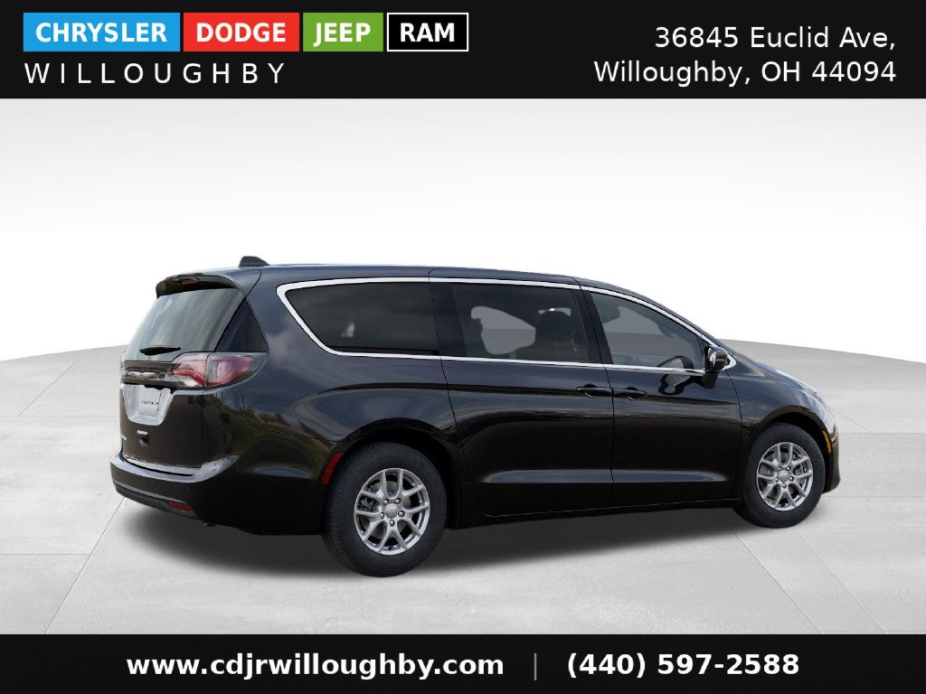 New 2027 Chrysler Pacifica LX FWD image 4