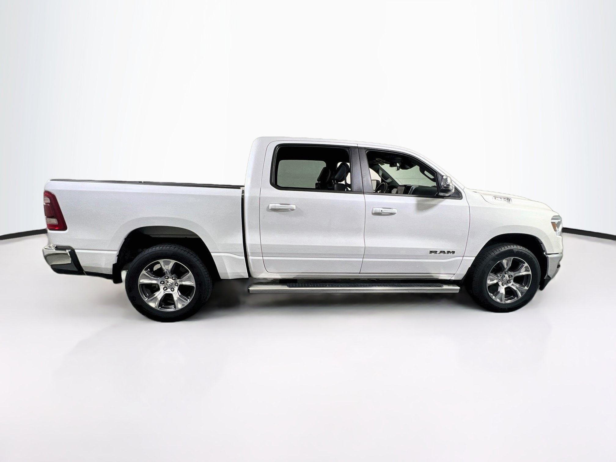 Used 2023 RAM 1500 Laramie AWD/4WD image 4