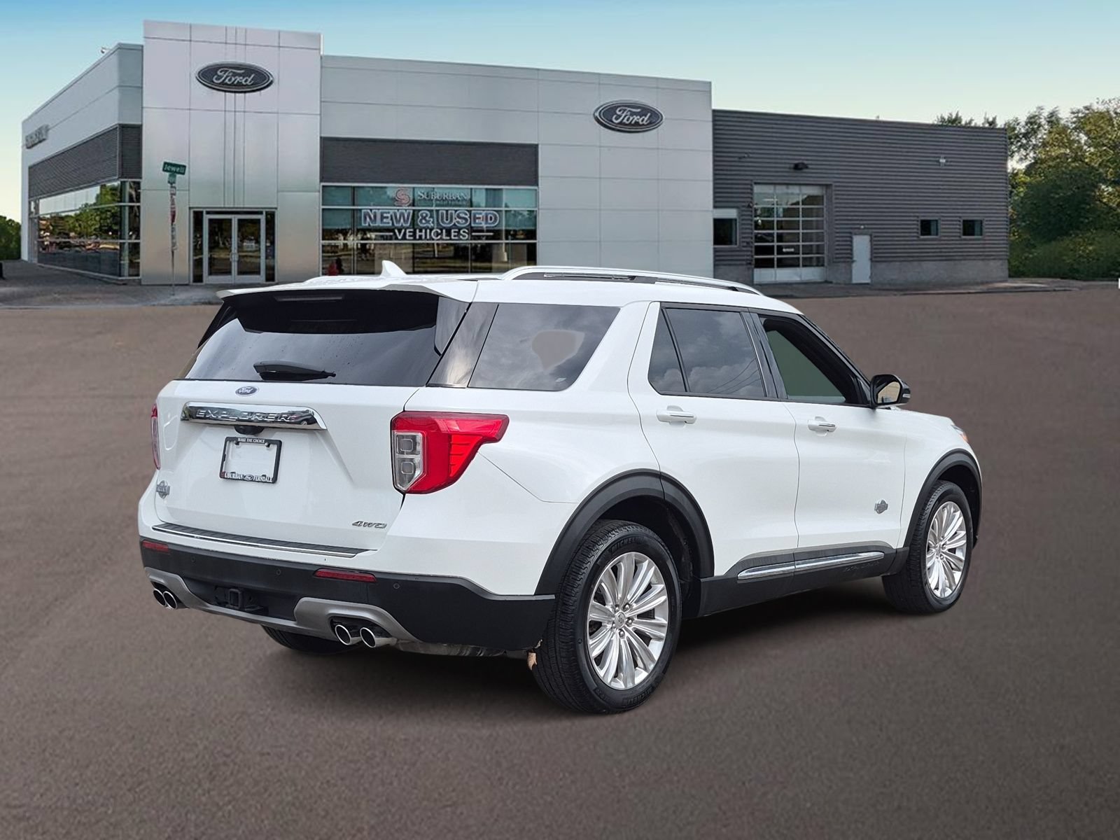 Used 2024 Ford Explorer King Ranch w/ Technology Package AWD/4WD image 9