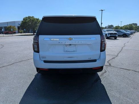 Used 2022 Chevrolet Suburban LT w/ LT Signature Package AWD/4WD image 4