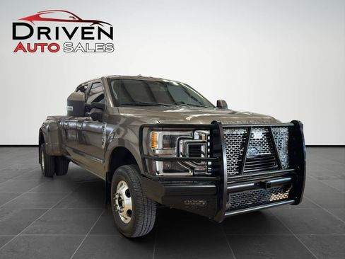 Used 2022 Ford F350 Limited image 6
