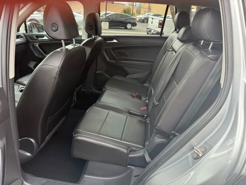Used 2021 Volkswagen Tiguan SE FWD image 33