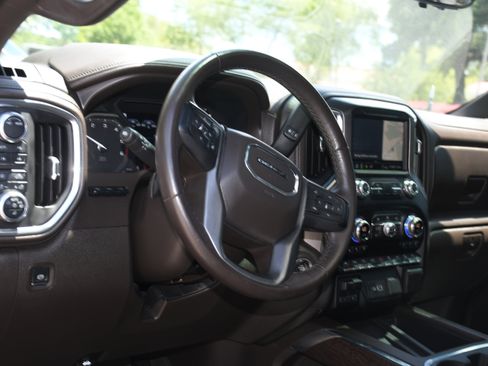 Used 2020 GMC Sierra 1500 Denali w/ Denali Ultimate Package AWD/4WD image 9