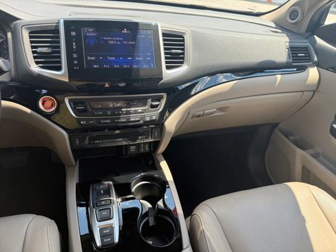 Used 2017 Honda Pilot Touring image 21