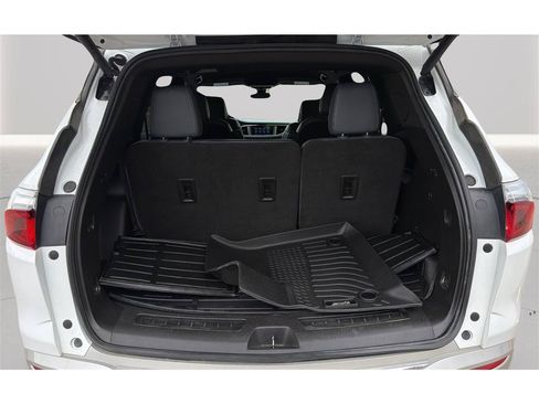Used 2022 Buick Enclave Premium AWD/4WD image 32