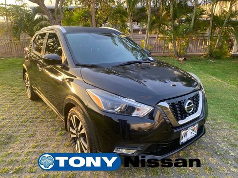 Used 2018 Nissan Kicks SR image 1