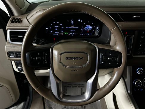 Used 2023 GMC Yukon XL Denali AWD/4WD image 16