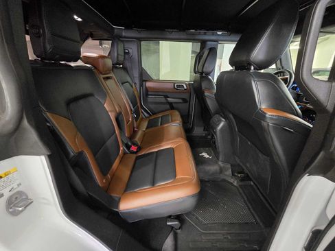Used 2024 Ford Bronco Outer Banks AWD/4WD image 12