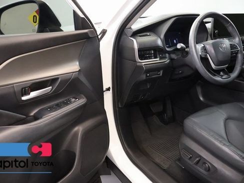 Certified 2024 Toyota Grand Highlander AWD image 9