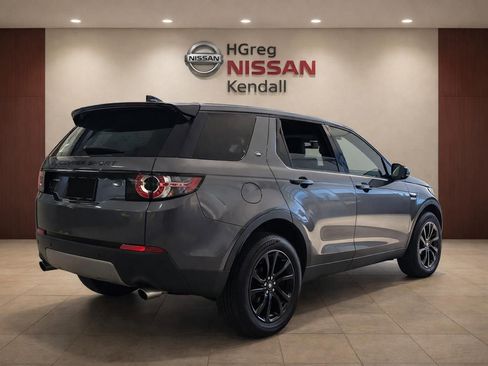 Used 2019 Land Rover Discovery Sport SE AWD/4WD image 4