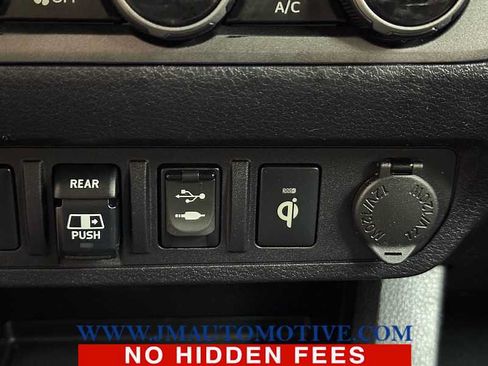 Used 2018 Toyota Tacoma TRD Sport AWD/4WD image 39
