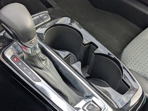 Used 2025 Chevrolet Trax LT w/ LT Convenience Package image 19