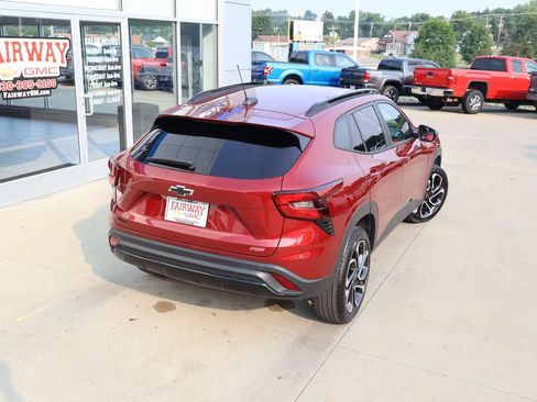 Used 2025 Chevrolet Trax RS w/ Driver Confidence Package FWD image 38