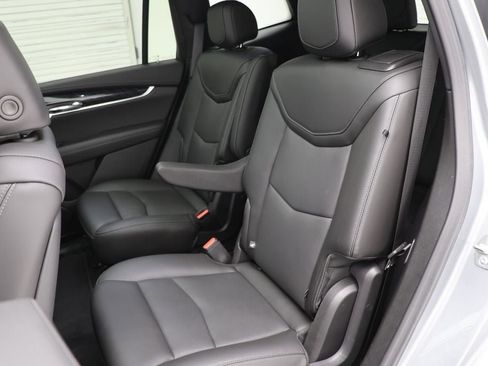 Used 2025 Cadillac XT6 Premium Luxury image 13