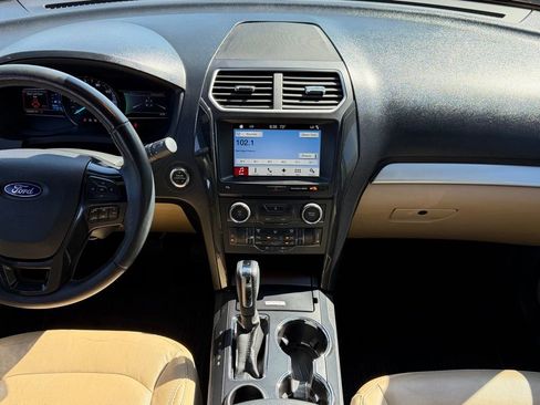 Used 2017 Ford Explorer XLT w/ Equipment Group 202A image 17