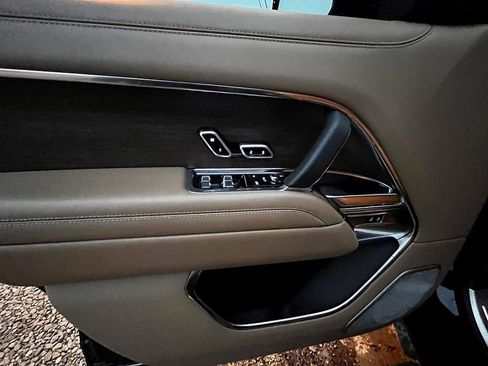 Used 2023 Land Rover Range Rover Long Wheelbase Autobiography image 8