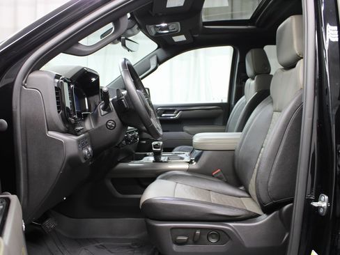 Used 2023 Chevrolet Silverado 1500 ZR2 w/ Technology Package image 9