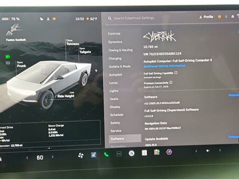 Used 2025 Tesla Cybertruck AWD Crew Cab image 39