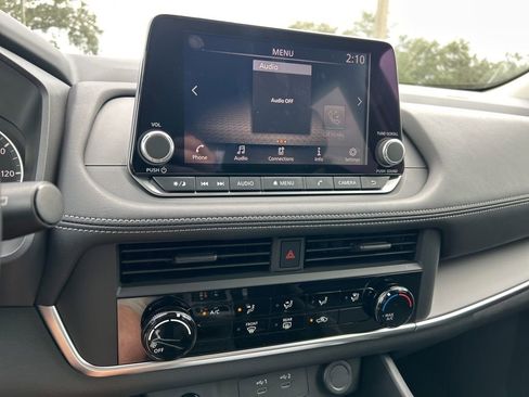 Used 2025 Nissan Rogue S AWD/4WD image 25