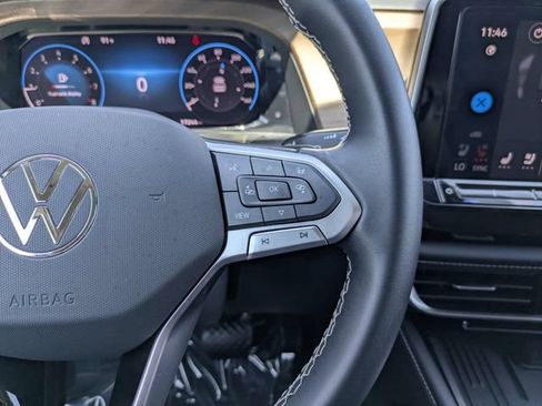 Certified 2025 Volkswagen Atlas SE FWD image 28