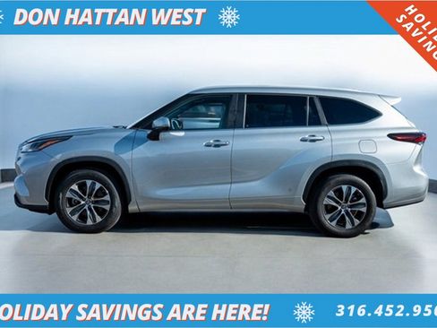 Used 2024 Toyota Highlander XLE image 2