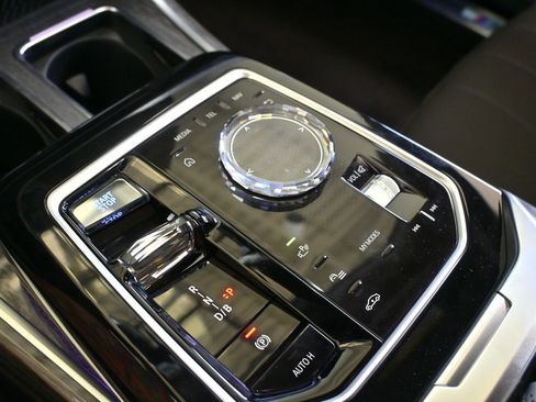 New 2024 BMW i7 eDrive50 w/ M Sport Package image 24