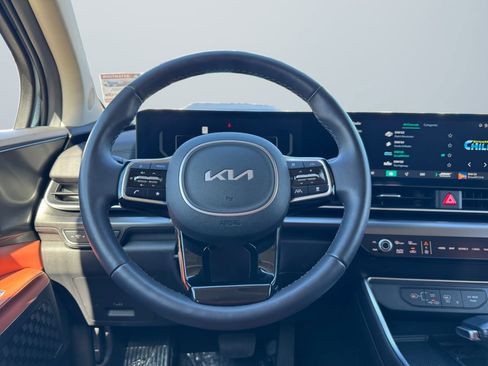 Used 2025 Kia Carnival SX Prestige image 11