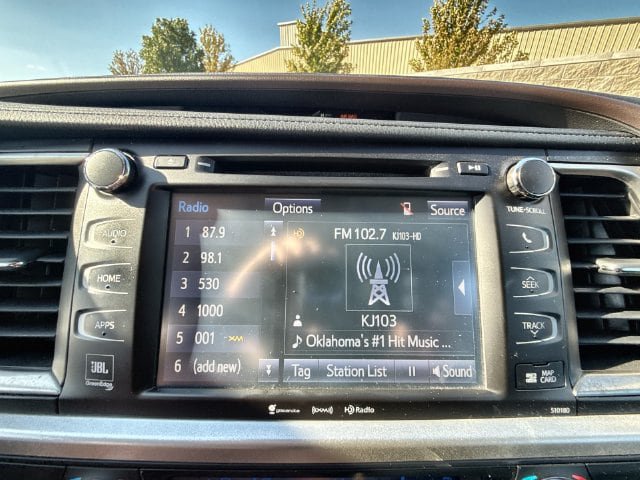 Used 2017 Toyota Highlander Limited Platinum AWD/4WD image 16