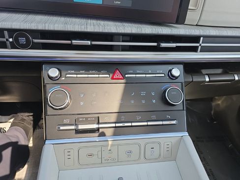Used 2025 Hyundai Santa Fe Calligraphy AWD/4WD image 17