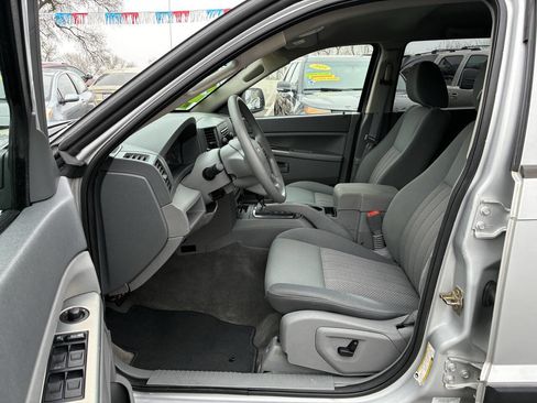 Used 2005 Jeep Grand Cherokee Laredo w/ Cargo Convenience Group image 3