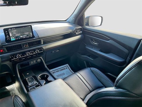 Used 2025 Honda Pilot Black Edition image 25