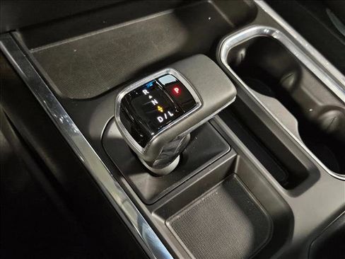 Used 2024 GMC Sierra 1500 SLT image 11